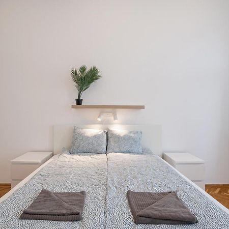 Luxurious Downtown Family Suite Budapest Exterior photo