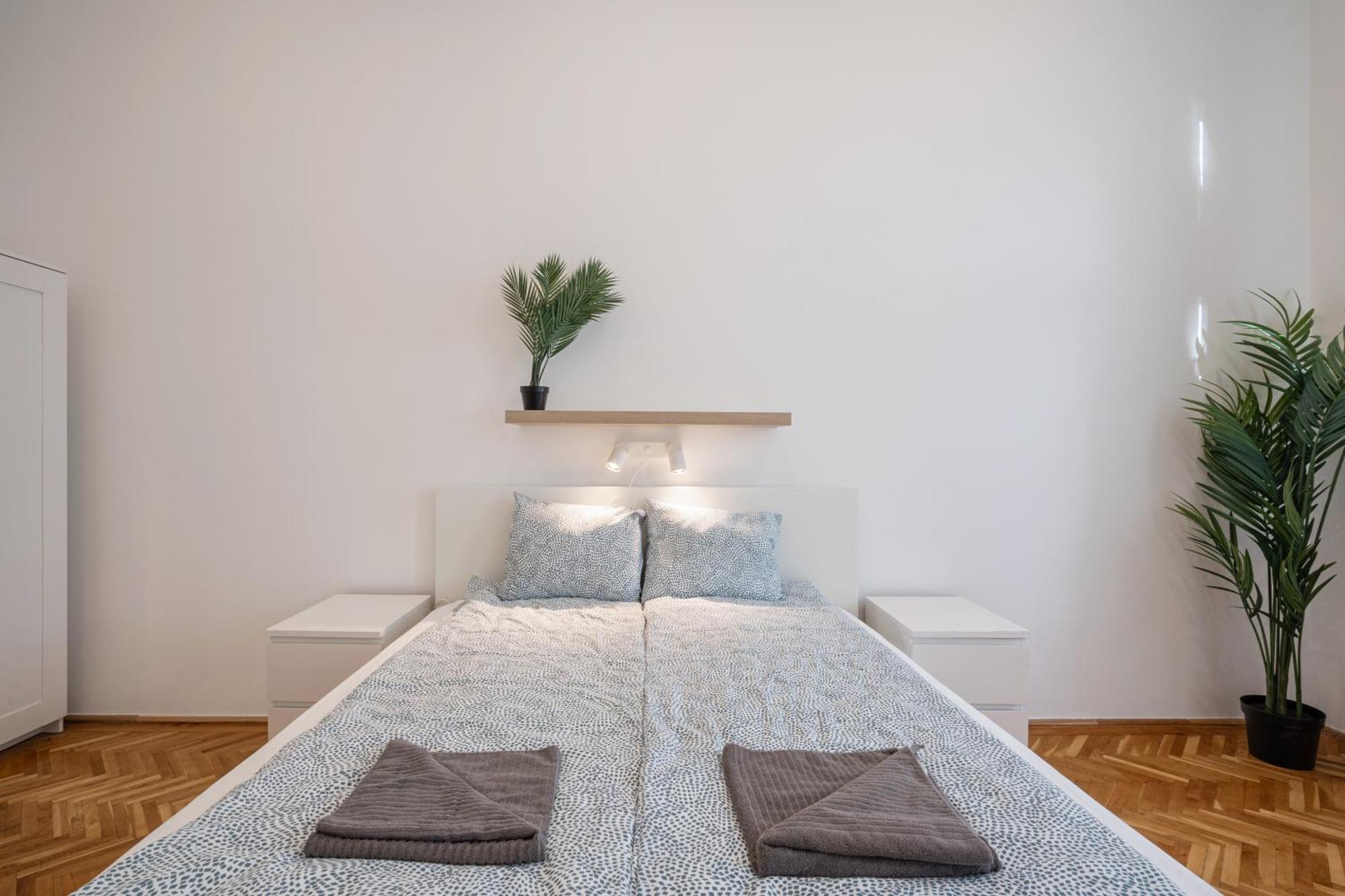 Luxurious Downtown Family Suite Budapest Exterior photo